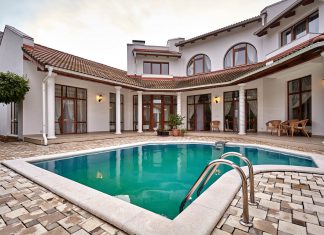 Váy áo sang chảnh của kiều nữ ‘Cô dâu Thủy thần’ giá bao nhiêu?